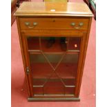 An Edwardian mahogany and satinwood inlaid single door glazed side cabinet, having single upper