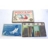 Meccano France No.0 outfit 1916, containing some WW1 utility parts, complete with manual (VG-BF)