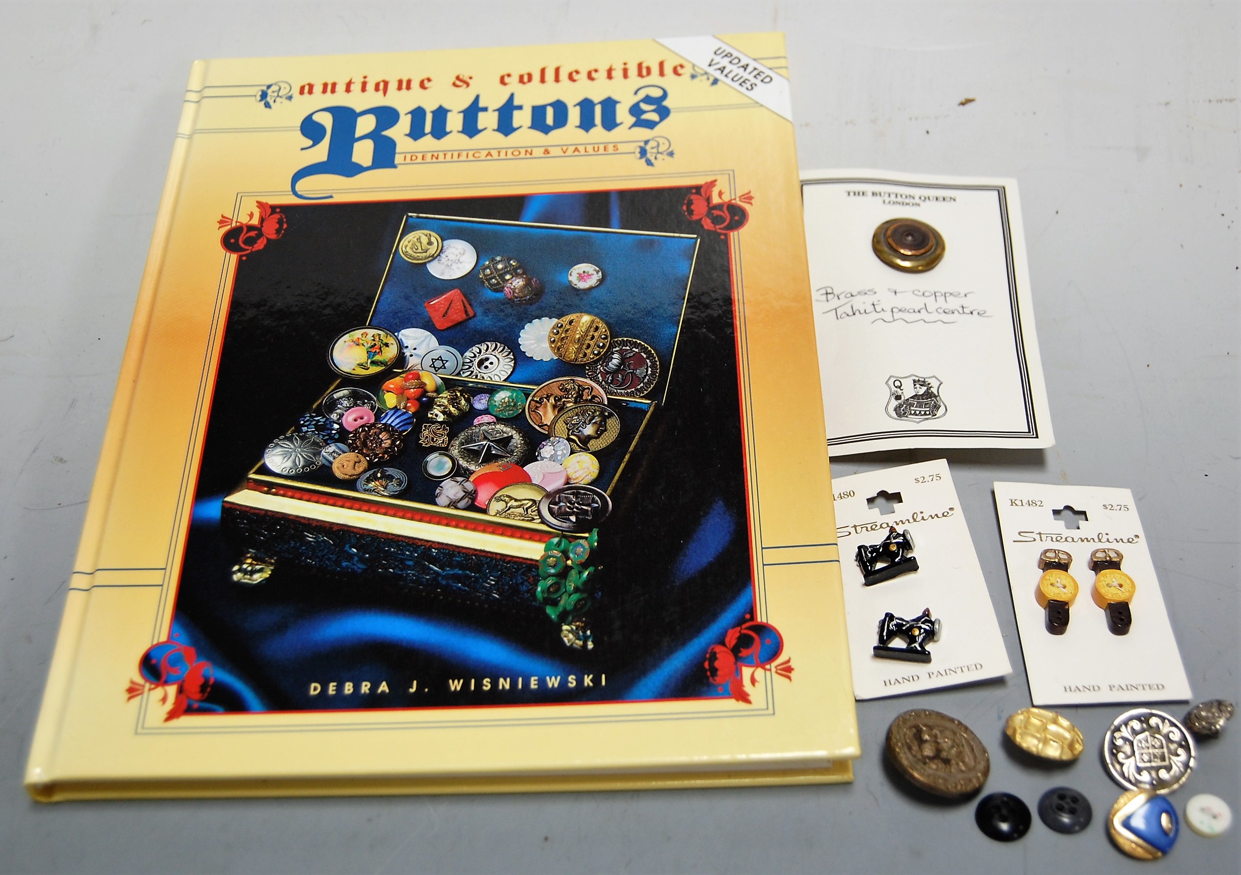 Deborah J. Wisniewski, Antique and Collectable Buttons, Identification and Values, single volume;