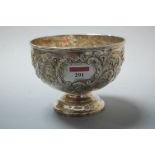An Edwardian silver and embossed footed rose bowl, 10.9oz, maker Vale Brothers & Sermon, Chester