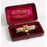 A 9ct gold bar brooch with a lyre and three leaved shamrocks, hallmarked Birmingham 1899, 39mm long,