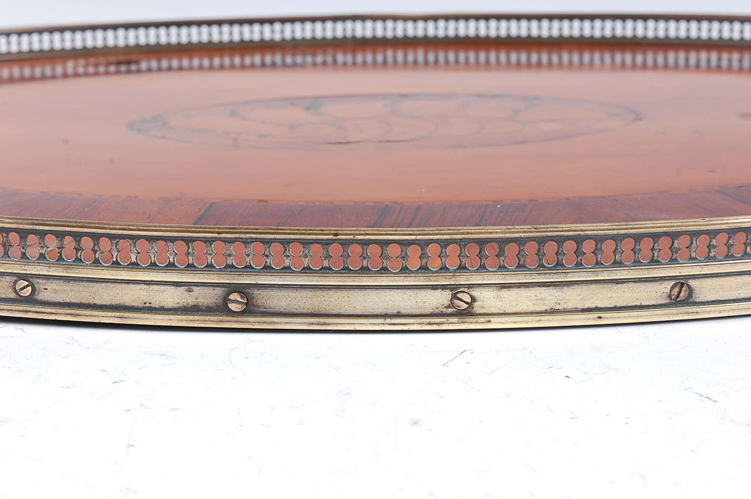 A 19th century satinwood, rosewood crossbanded and conch-shell marquetry inlaid tray, having a - Image 3 of 3