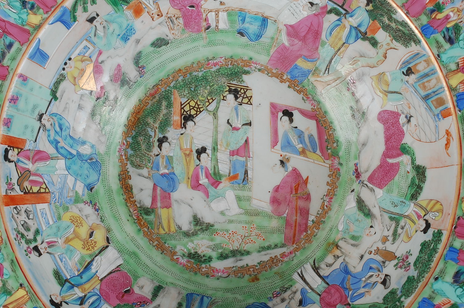 A large 19th century Chinese Canton famille verte bowl, the interior decorated in bright enamels - Image 6 of 9