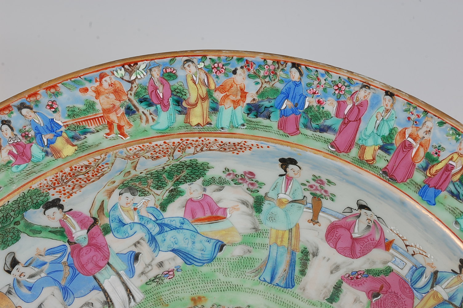 A large 19th century Chinese Canton famille verte bowl, the interior decorated in bright enamels - Image 4 of 9