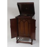 An Oak cased HMV model 194 re-entrant tone chamber upright gramophone cabinet, with No.5B