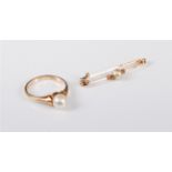 A 9ct gold single cultured pearl ring, size M, and an unmarked culture pearl bar brooch, (3.5g