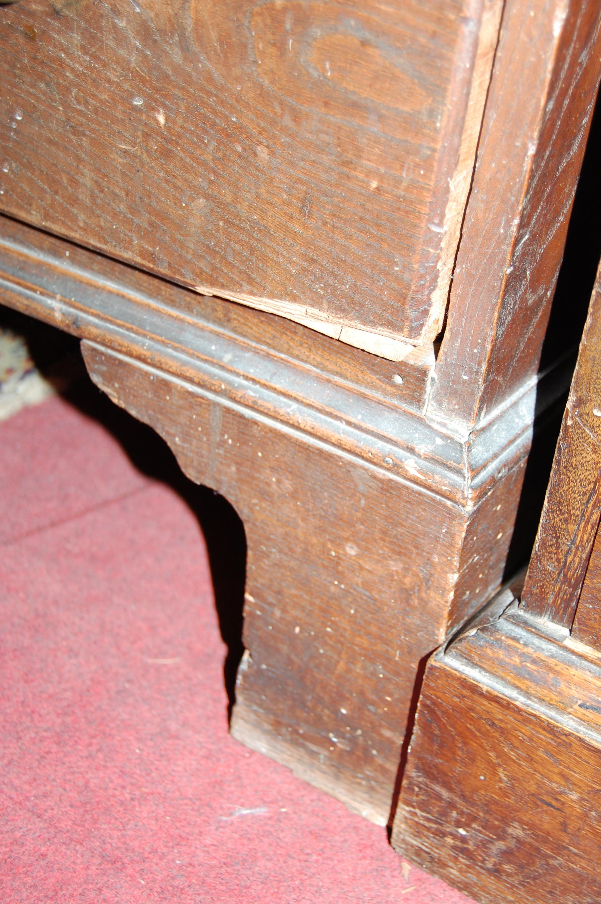 An 18th century provincial oak and elm chest of four long drawers, on bracket supports, w.91.5cm - Image 5 of 5
