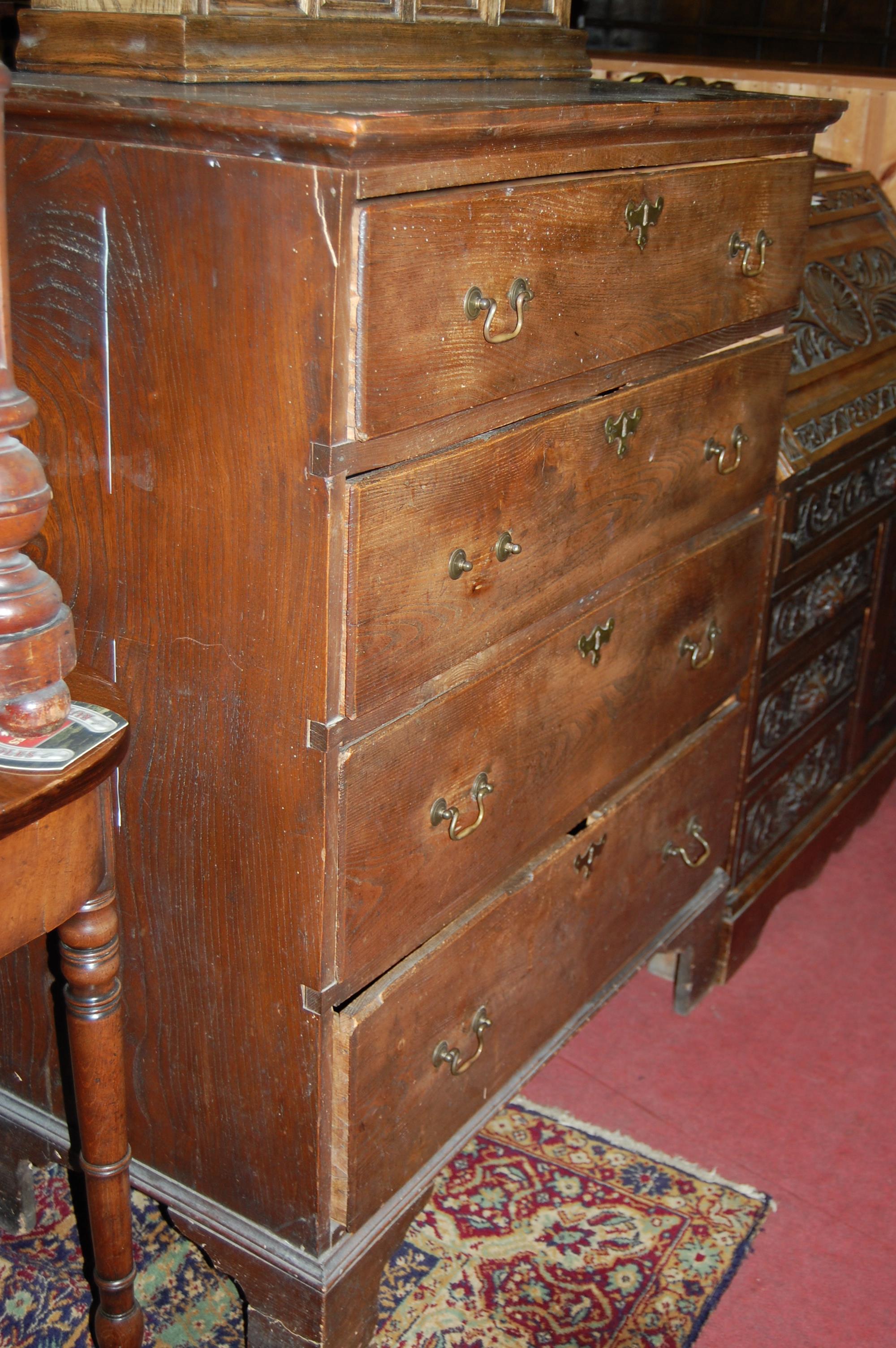 An 18th century provincial oak and elm chest of four long drawers, on bracket supports, w.91.5cm - Image 4 of 5