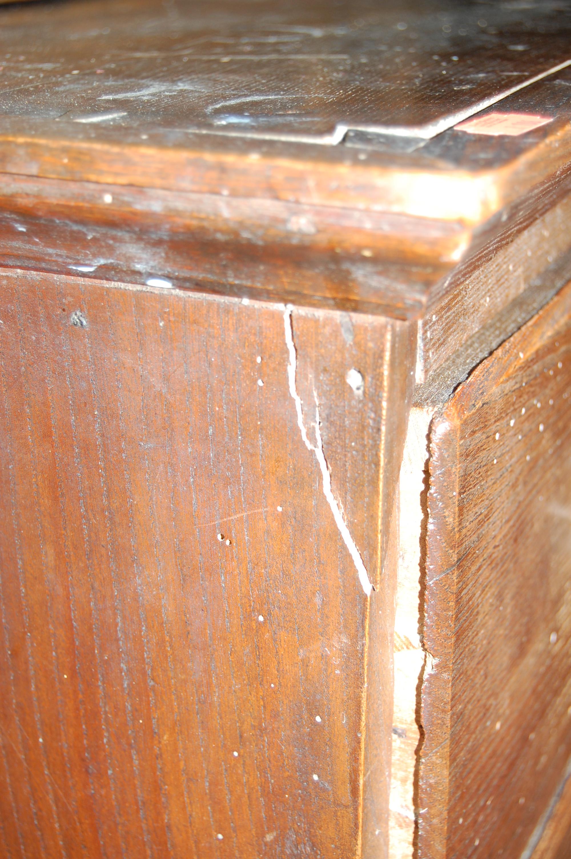 An 18th century provincial oak and elm chest of four long drawers, on bracket supports, w.91.5cm - Image 3 of 5