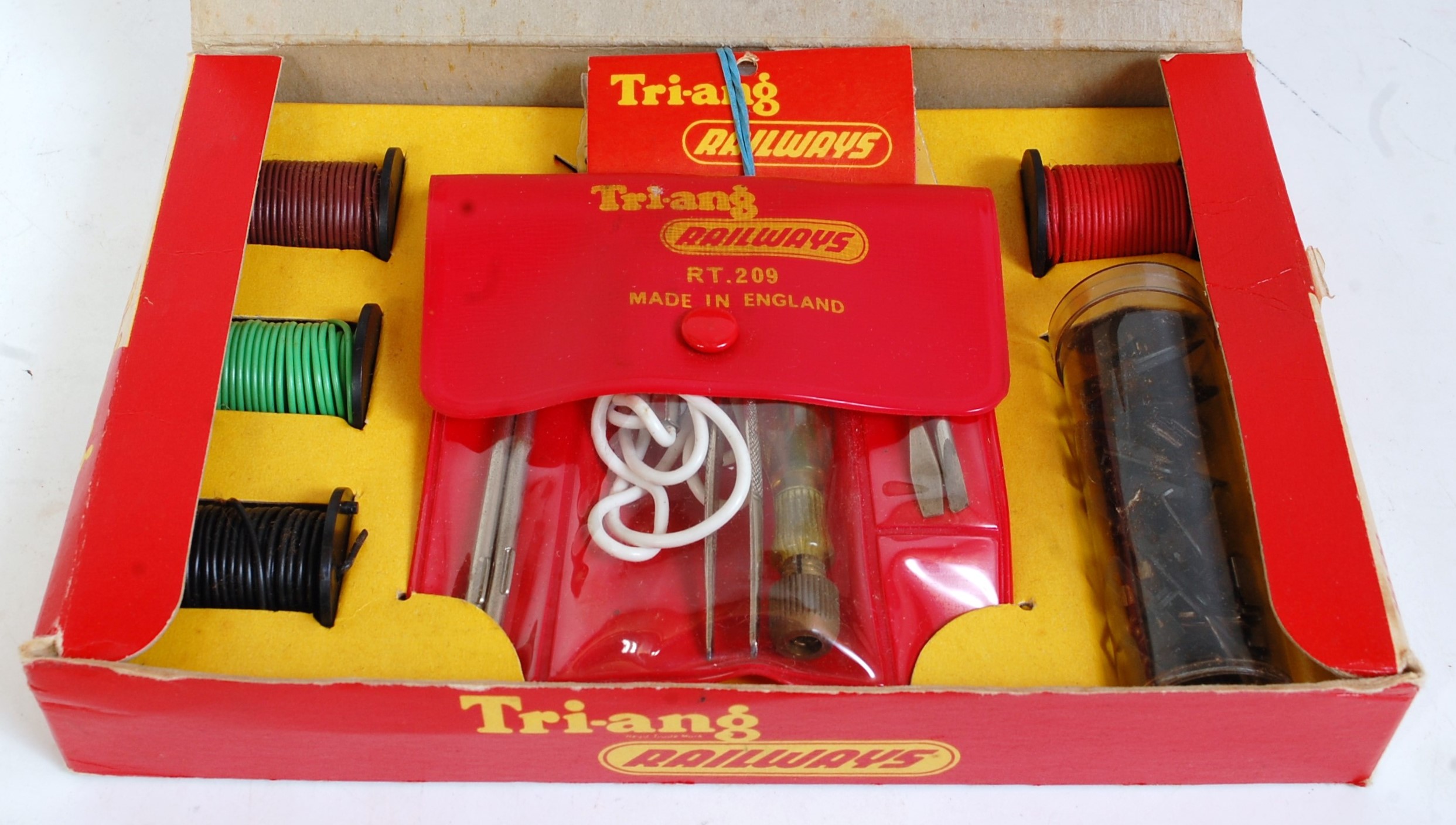 A Triang R298 Home Maintenance set appears complete (G-BG)