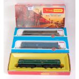 Hornby R402 operating Royal Mail TPO set, appears complete R357 BR green A1A diesel locomotive (M-