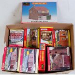 Quantity of Hornby Scaledale and Town & Country buildings, total of 10 items (MNM-BMNM)