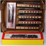Boxed Hornby R2322 BR black class 5MT engine and tender No. 44668 (G-BG), 5 unboxed Stanier red/