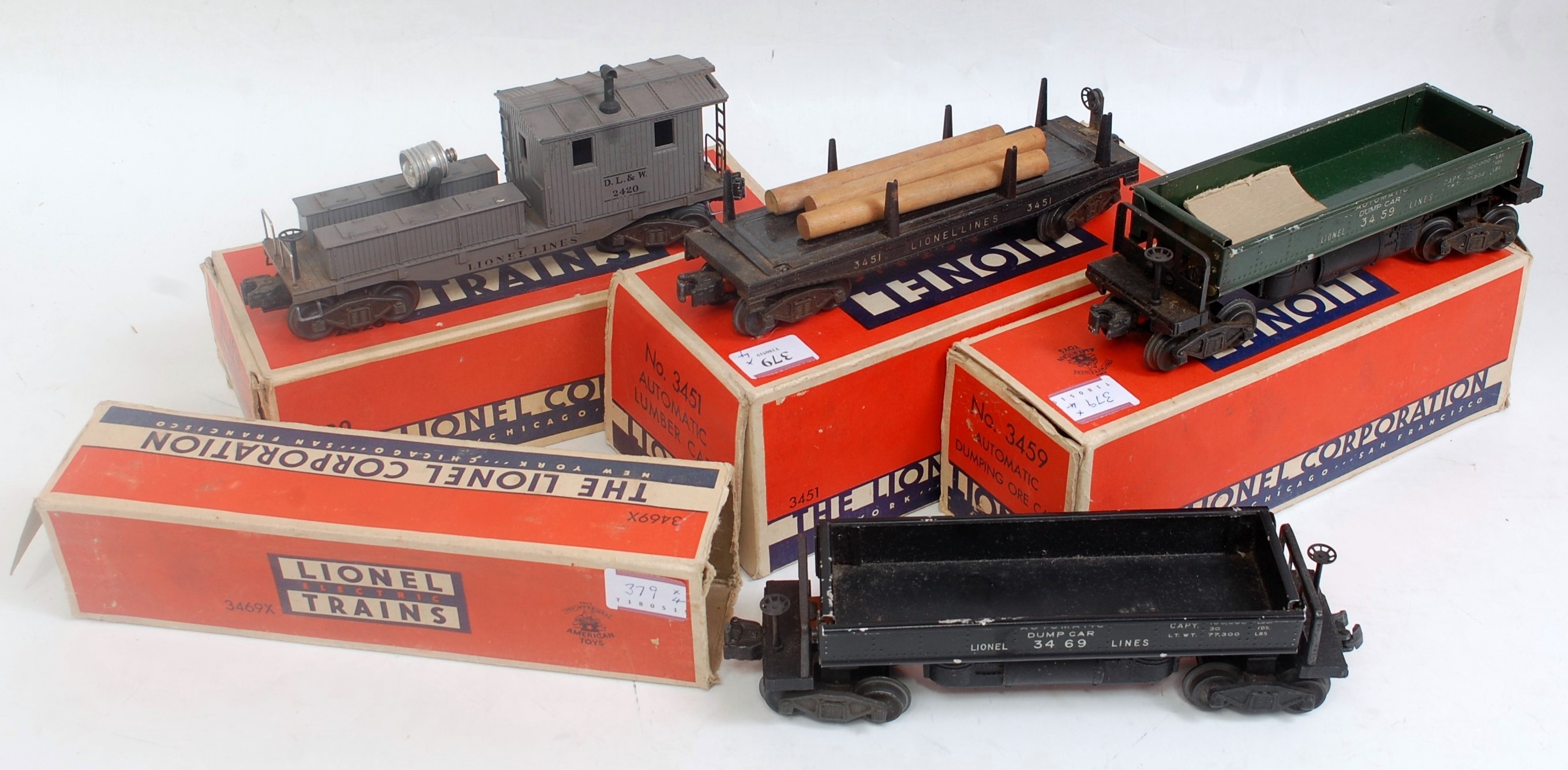 4x Lionel boxed freight items including black automatic lumber car No. 3451 (G-BF), olive green