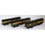 Rake of 3 Leeds Model Co Southern Railway olive green coaches to form set no. 441, no fading to