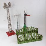 A large tray of larger gauge Lionel accessories including green girder bridge (F), floodlight