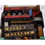Mixed delve of Hornby Dublo items, 6 coaches including 2 Pullman Cars, blue LNER tender, 16 wagons