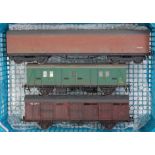 Small tray containing ex LNER bogie MOGO car carrier van, long wheelbase Gresley CCT (Chivers kit)