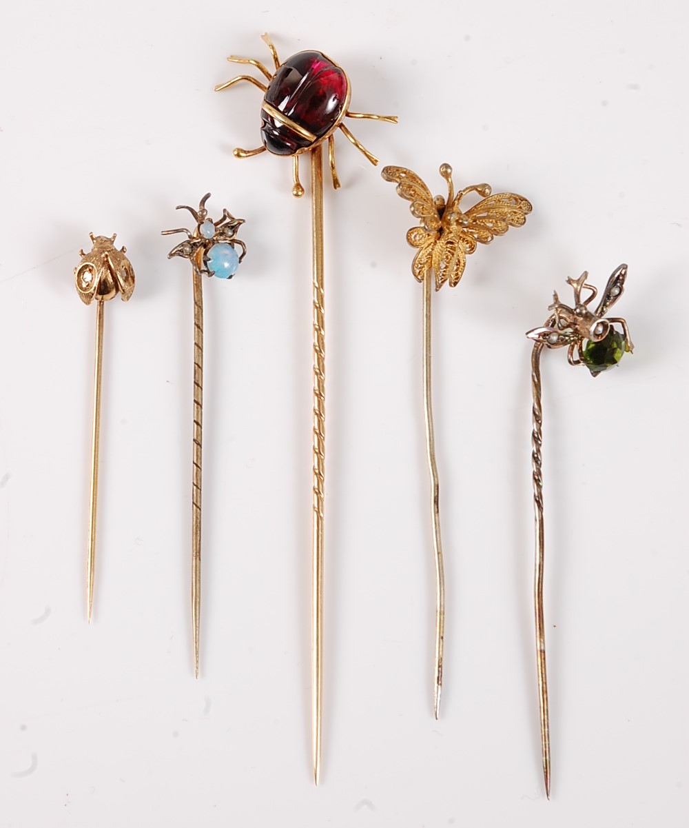 Five insect stick pins: a garnet spider stick pin, 23 x 20mm; a peridot and seed pearl fly stick