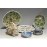 A small collection of miscellaneous items, to include Chinese export blue and white tea bowl, the