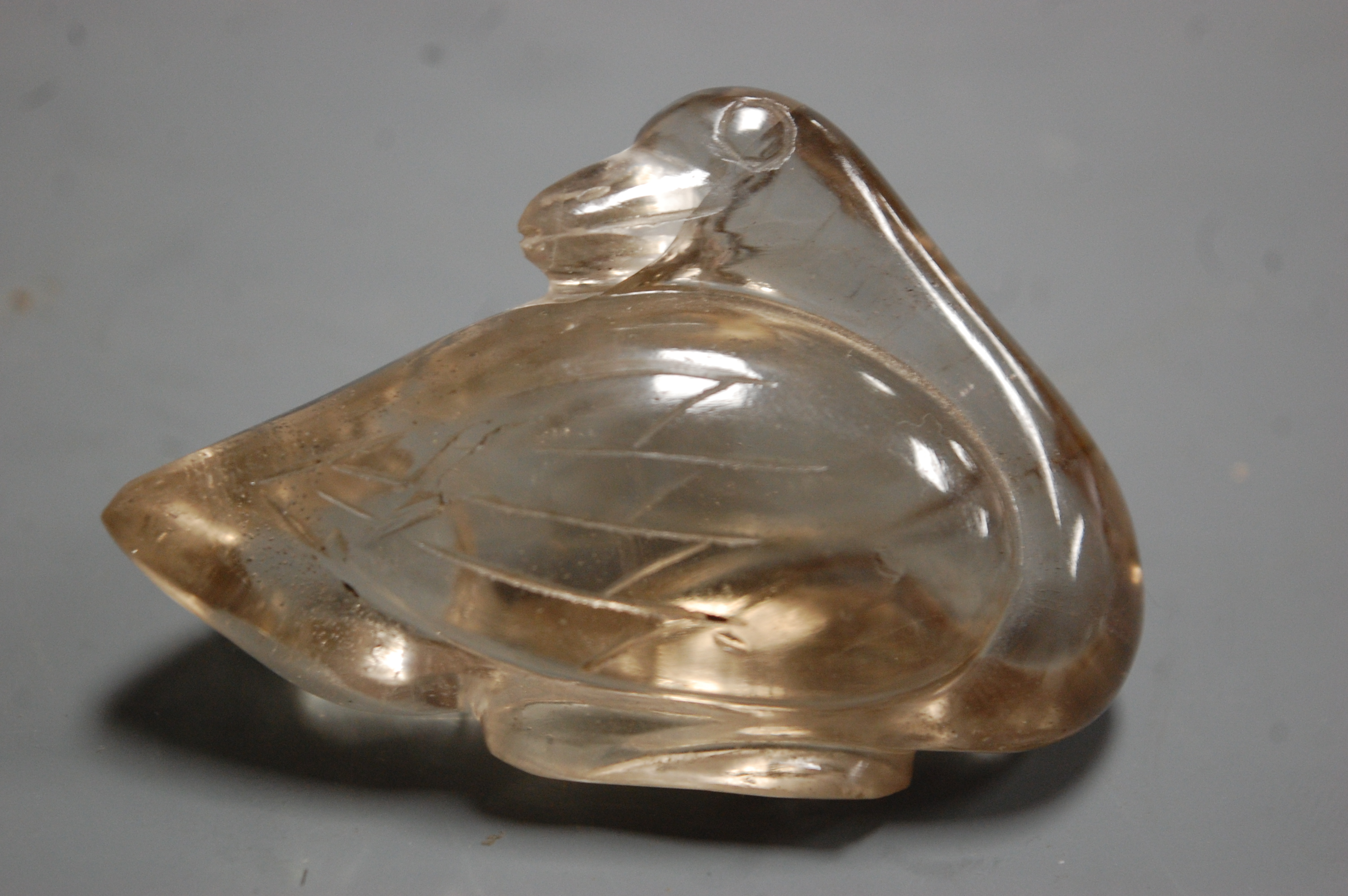 A Chinese quartz carving of a bird on pierced hardwood base - Image 3 of 10