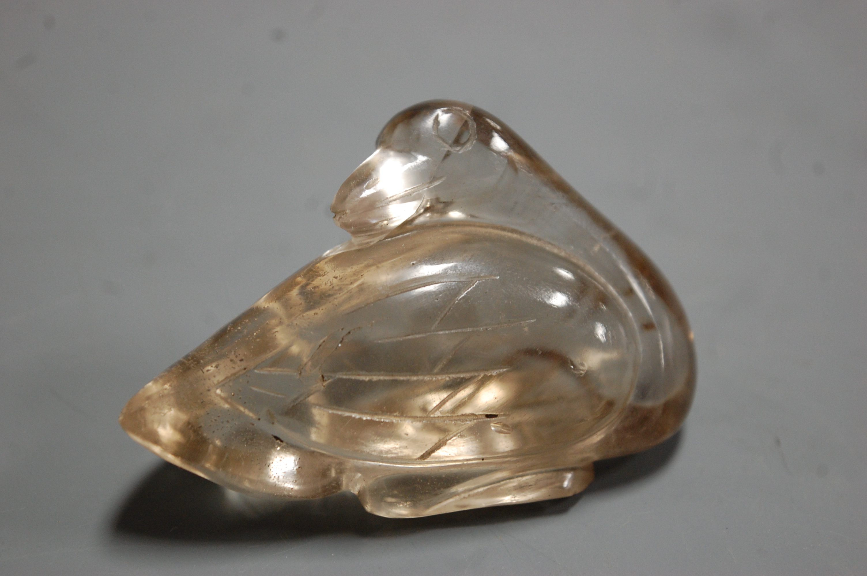 A Chinese quartz carving of a bird on pierced hardwood base - Image 10 of 10