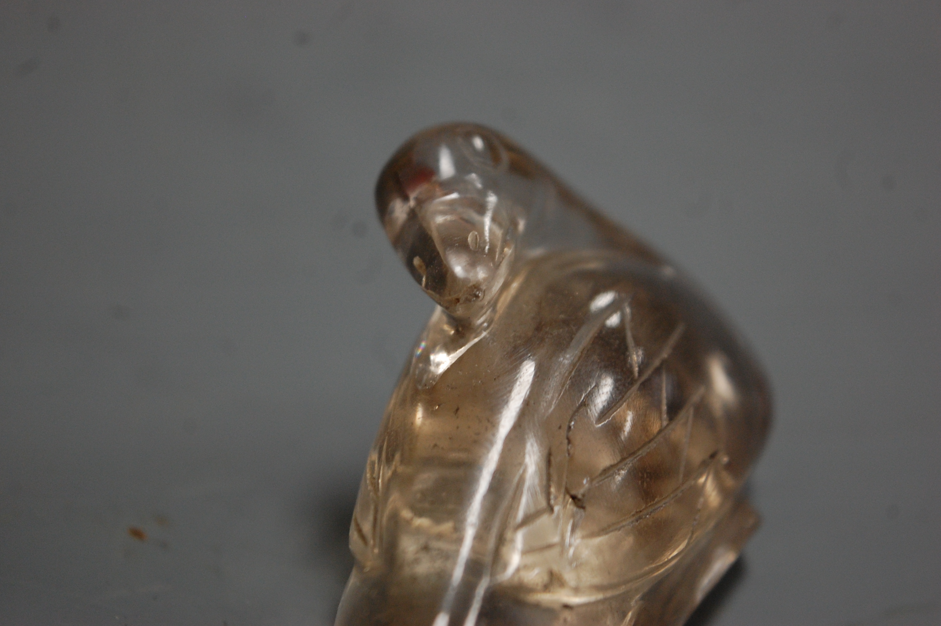 A Chinese quartz carving of a bird on pierced hardwood base - Image 6 of 10