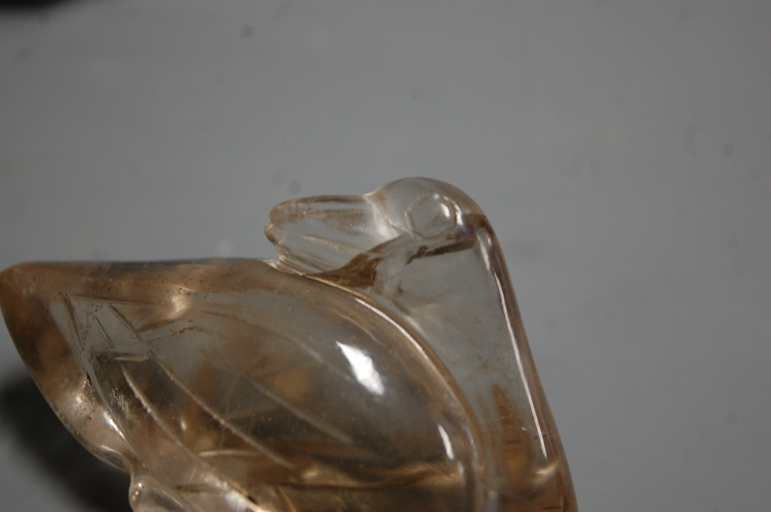 A Chinese quartz carving of a bird on pierced hardwood base - Image 7 of 10