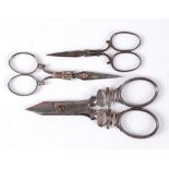 A pair of George III steel scissors, having applied gold rosettes to both sides, 8.5cm; together