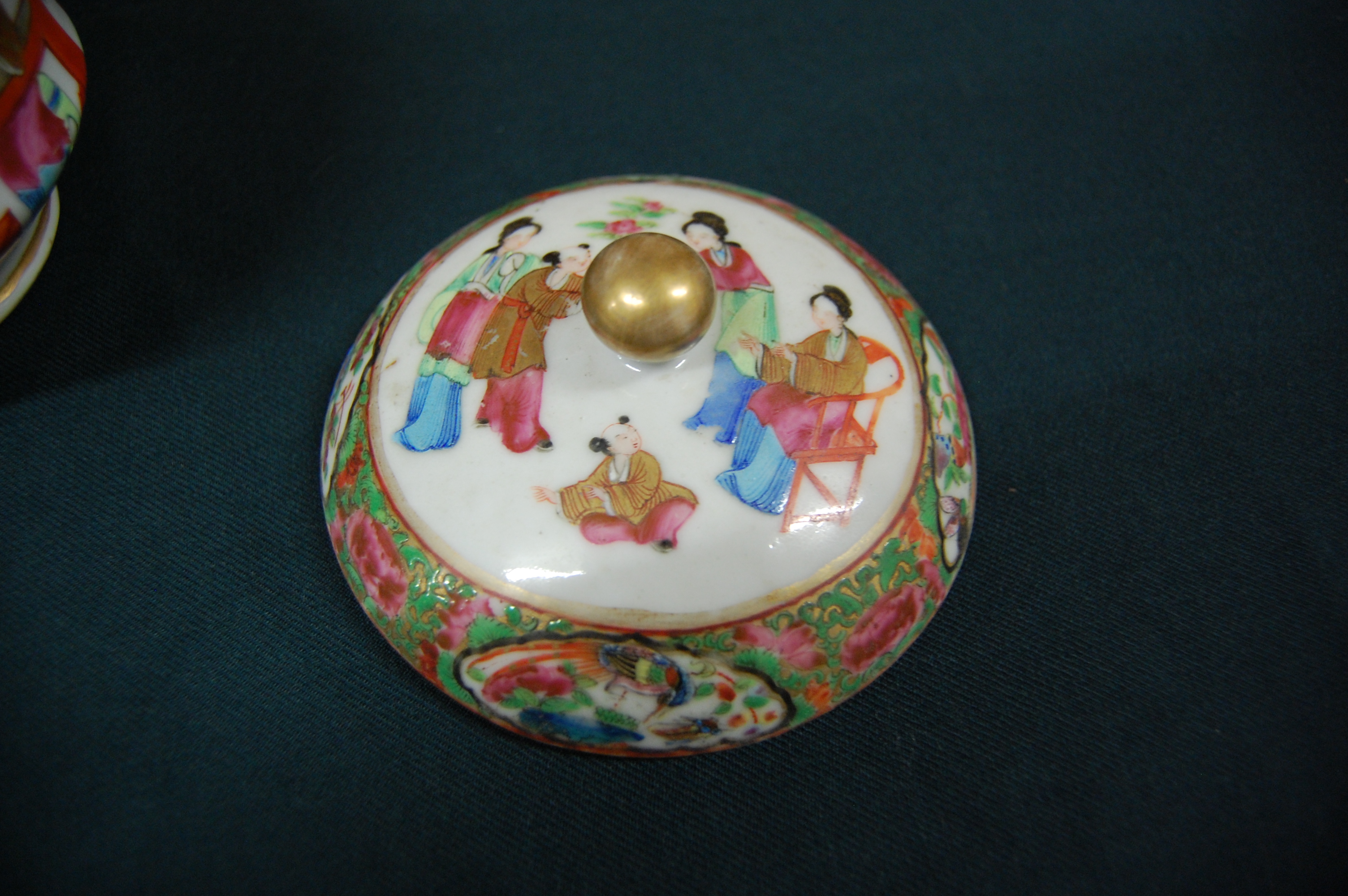 A Chinese Canton part tea service, comprising teapot, large cream jug, sugar bowl and cover, five - Image 25 of 50