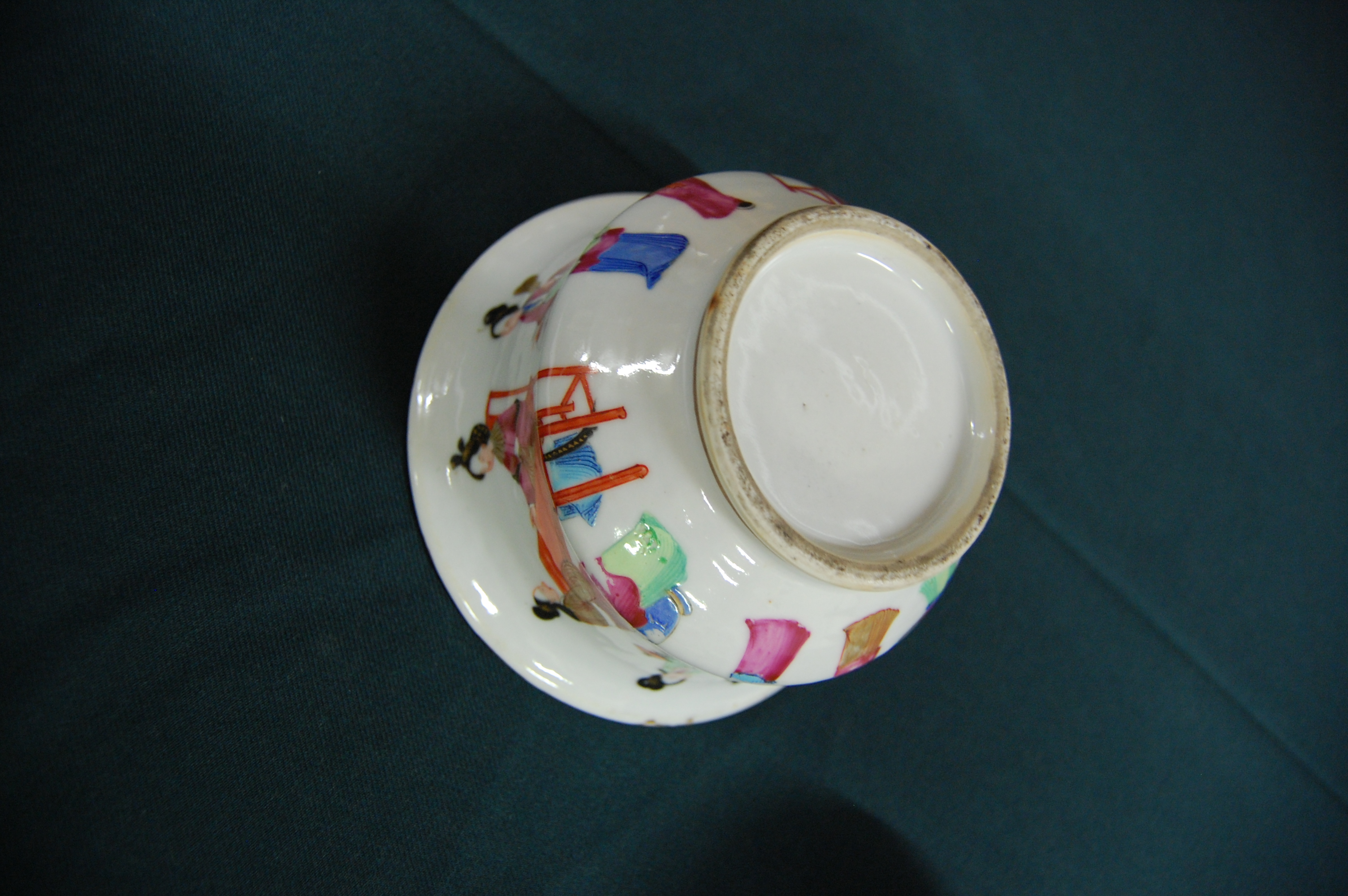 A Chinese Canton part tea service, comprising teapot, large cream jug, sugar bowl and cover, five - Image 28 of 50