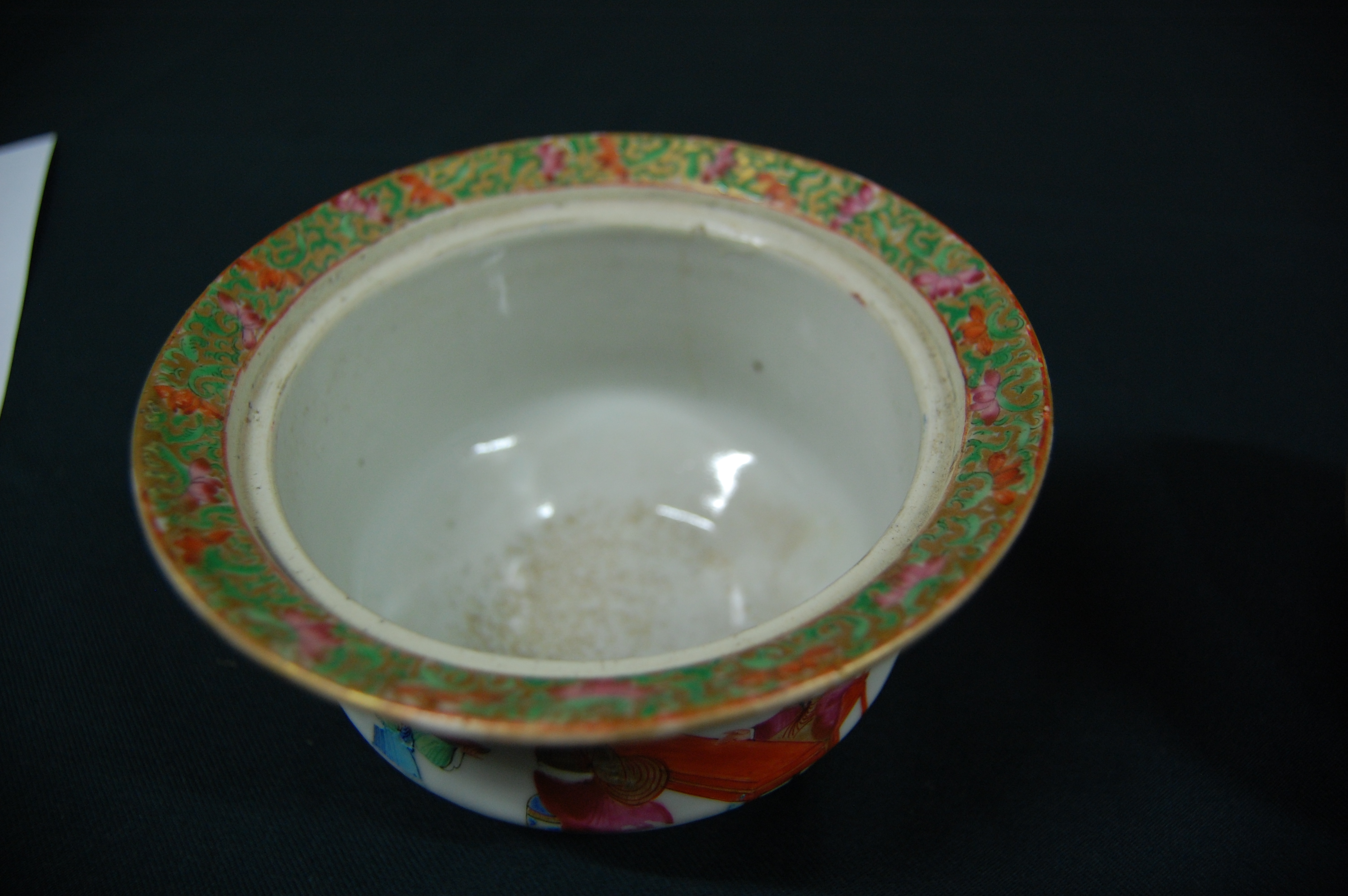 A Chinese Canton part tea service, comprising teapot, large cream jug, sugar bowl and cover, five - Image 29 of 50