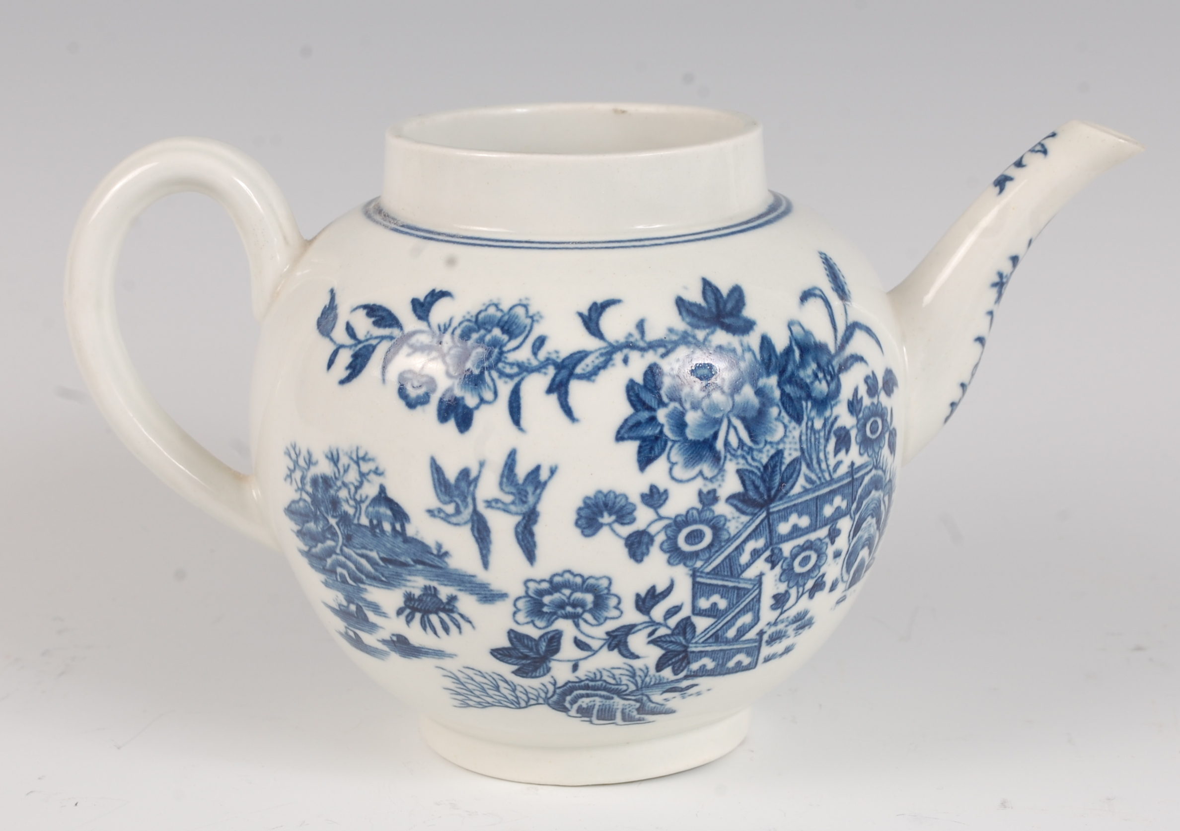 A Worcester porcelain bullet shaped teapot, underglaze blue decorated in the Fence pattern ( - Image 3 of 7