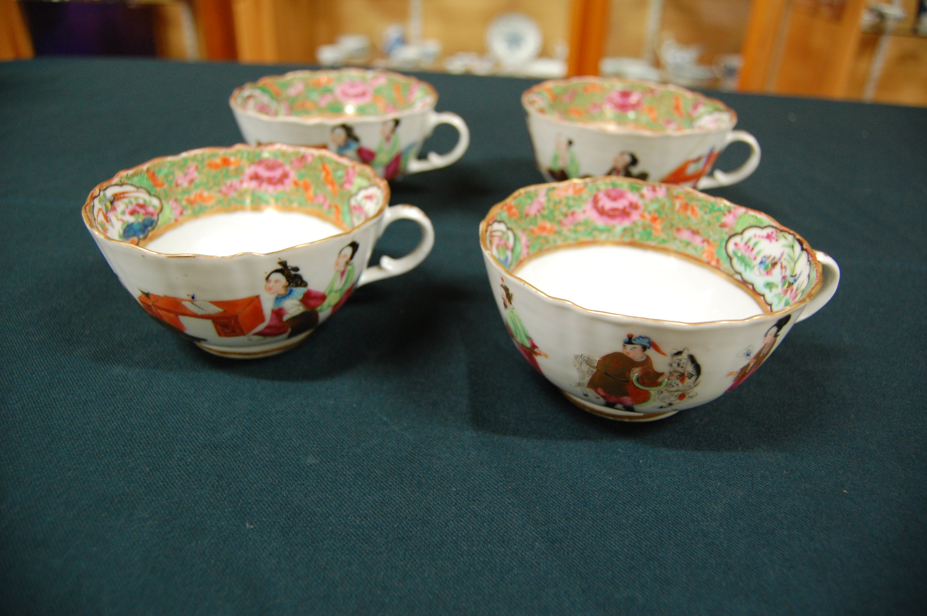 A Chinese Canton part tea service, comprising teapot, large cream jug, sugar bowl and cover, five - Image 41 of 50