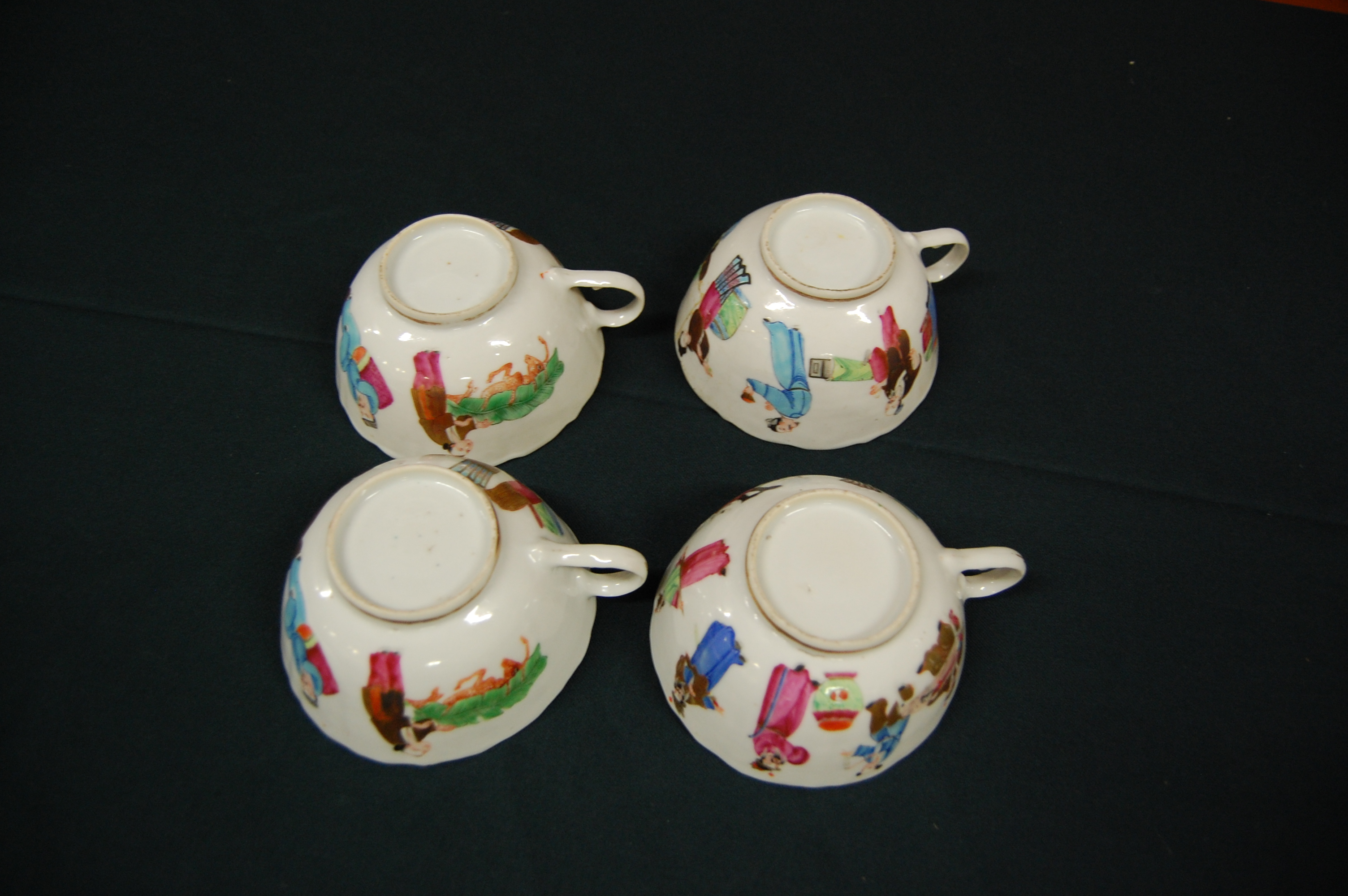 A Chinese Canton part tea service, comprising teapot, large cream jug, sugar bowl and cover, five - Image 42 of 50