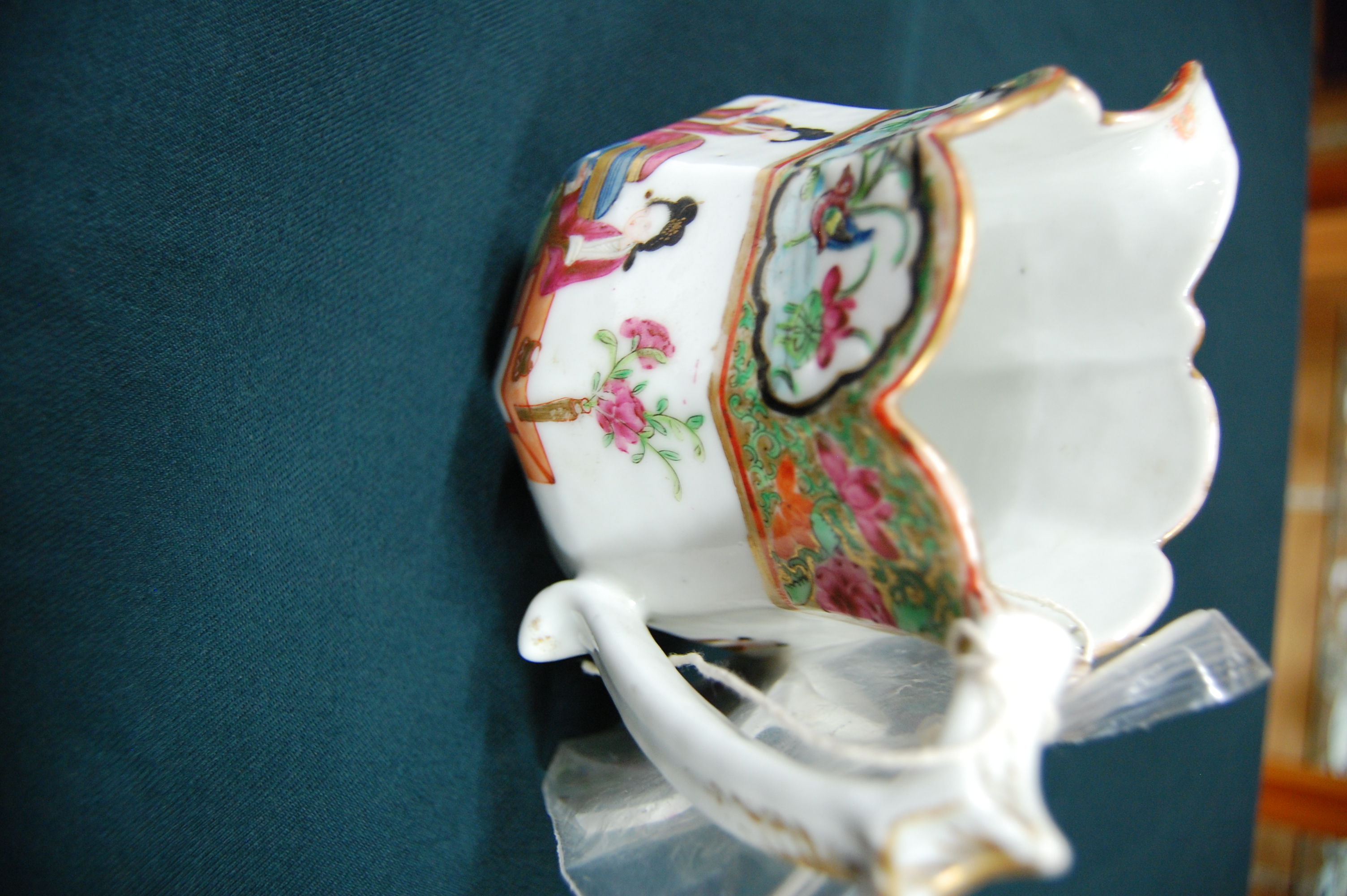 A Chinese Canton part tea service, comprising teapot, large cream jug, sugar bowl and cover, five - Image 21 of 50