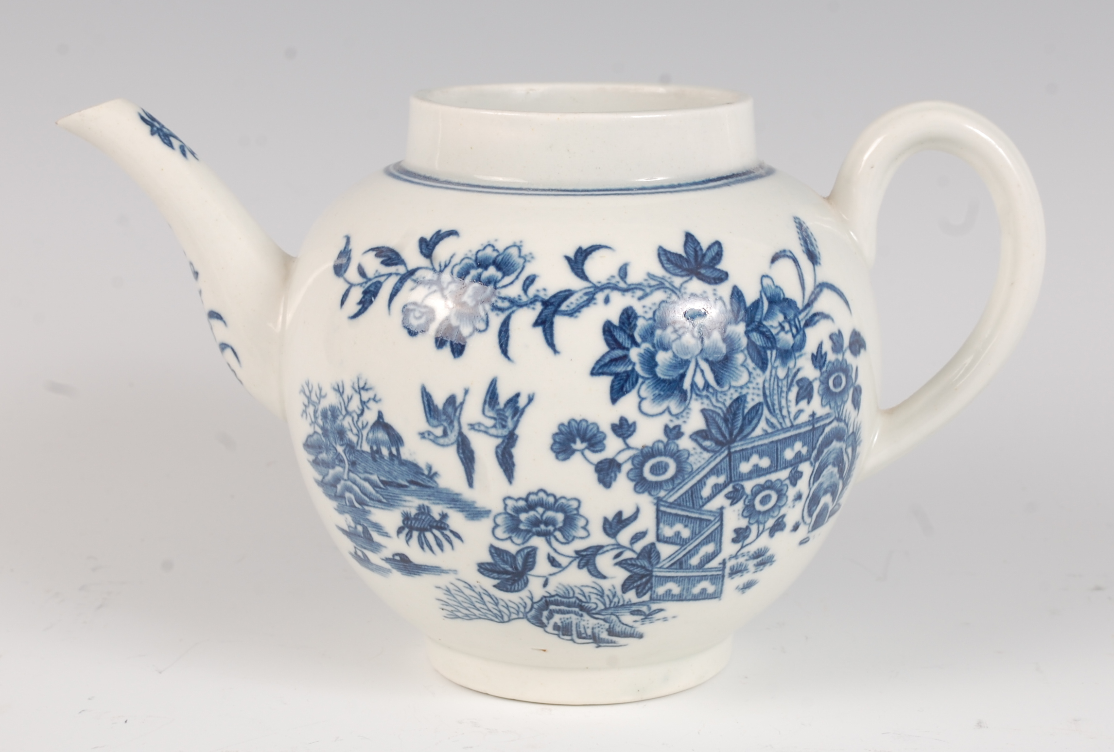 A Worcester porcelain bullet shaped teapot, underglaze blue decorated in the Fence pattern ( - Image 2 of 7