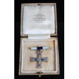 A George V Military Cross Widow's brooch in white metal on yellow metal (tests as approx. 14 carat