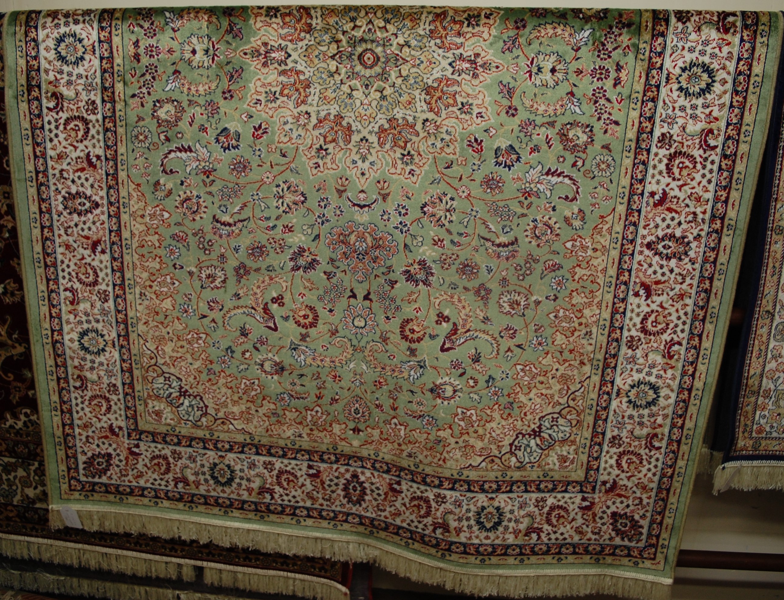 A machine-woven Persian kashan carpet, 230 x 160cm