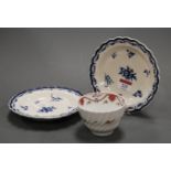An early 19th century New Hall porcelain tea bowl, of wrythen form; together with a pair of late