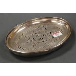 A Victorian silver oval warming dish with pierced liner, 20oz, maker EH London 1887, width 24cm