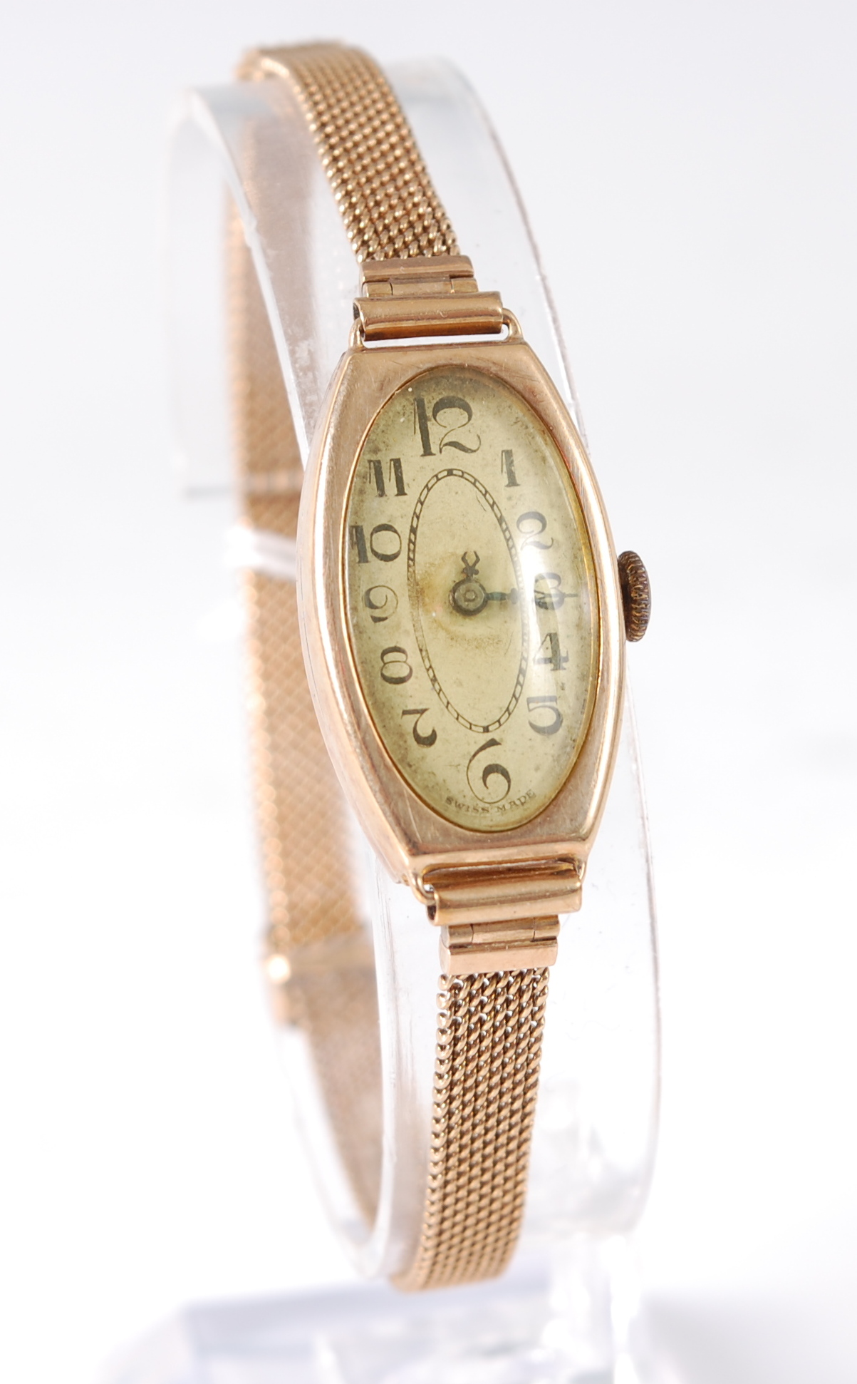 An Art Deco lady's 9ct gold cased tank watch, having mechanical movement, on gold meshlink strap,