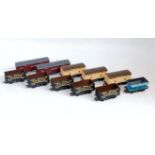 15 boxed and 11 unboxed wagons by mixed makers including Airfix, Mainline, Hornby etc (G-BG)