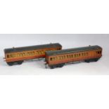 Hornby 1926/39 2x Metropolitan coach C 1st class, small scratches to sides, missing one coupling (G)