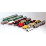 2 Hornby Dublo super detail SR green suburban coaches (VG), 2 shorter maroon similar (G), and 21x