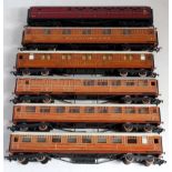 6 Gresley coaches, 5x teak finish, 1x BR maroon, 2 are Hornby, others from Kirk kits (G)