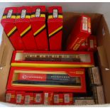 Box containing various Triang and Hornby items R423, R744 coaches (G-BG), 2x R4025B GWR