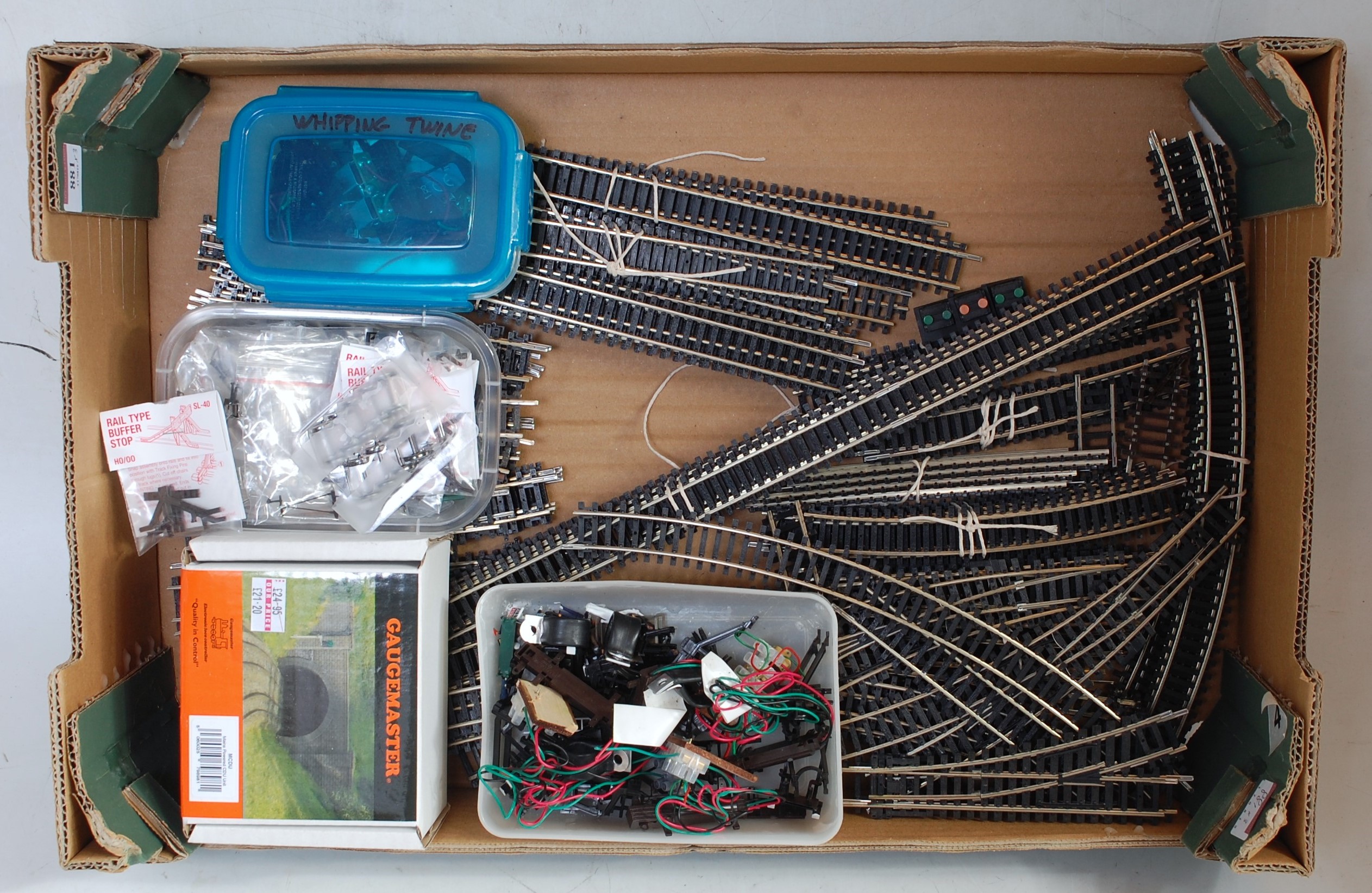 Two trays containing quantity of plastic, card and resin bulidings by Ratio, Skaledale etc (G), - Image 3 of 3