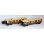 Hornby 1933/35 2x No. 2 Pullman coaches brown/cream with corridor connections, dark Pullman name