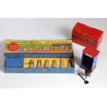 A Hornby railway accessories No. 2 milk cans and truck gift set, appears complete, comprising of